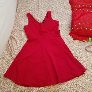 🎃 Red vintage-styled dress.